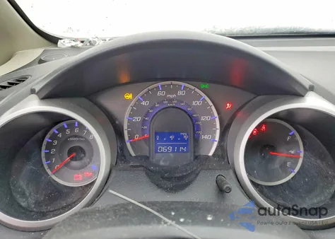 2013 Honda Fit z USA, uszkodzony, nr VIN JHMGE8H31DC017311